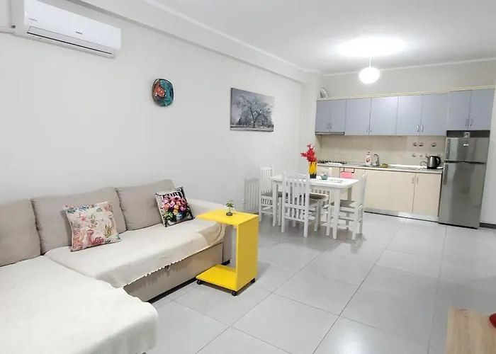 Perla Apartment 2- Seaview & Central